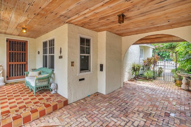 Building Photo - 710 Claremore Dr