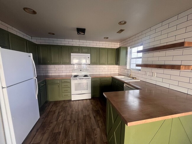 Building Photo - 16785 Huntington Ln