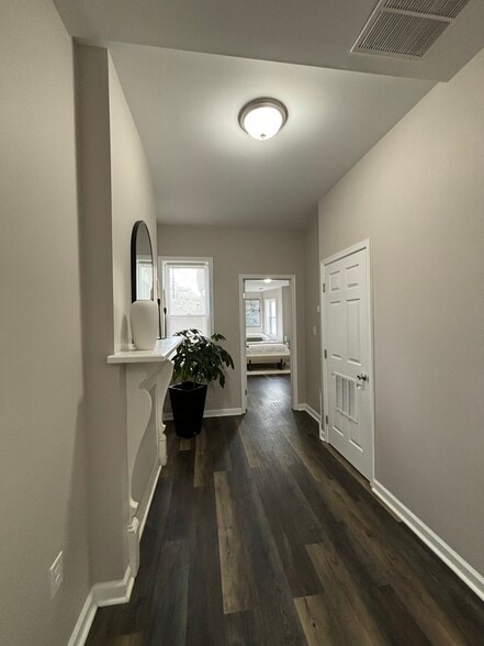 Building Photo - 1151 Myrtle Ave