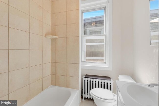 Building Photo - 2323 E Cambria St