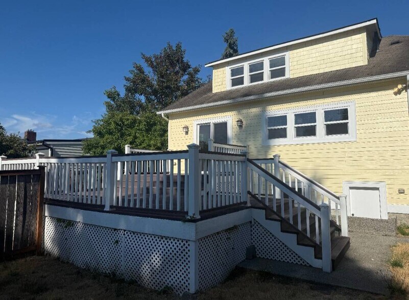 Deck - 2741 57th Ave SW