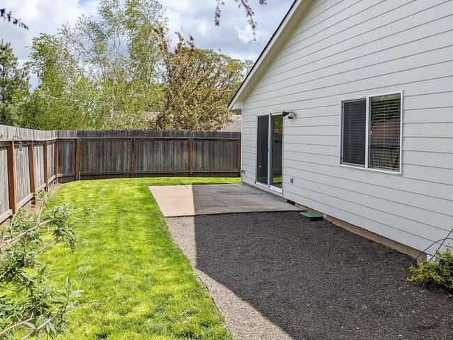Building Photo - 5500 Doogan Ct SE