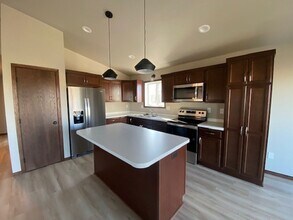 Building Photo - Beautiful home located in fast-growing Horace, ND.