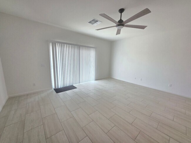 Building Photo - New Build 4 bed/3 Bath Home