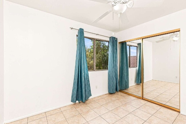 Building Photo - 2426 W Silverbell Tree Dr