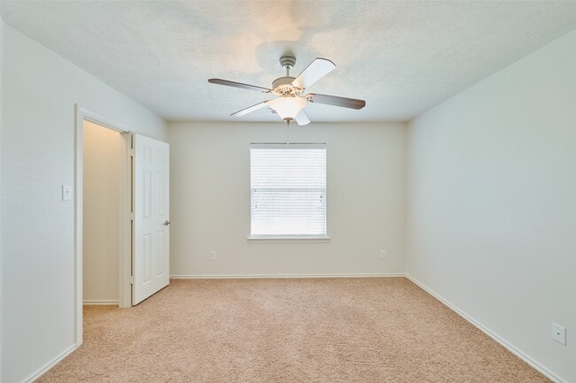 Building Photo - 327 Bloomhill Pl