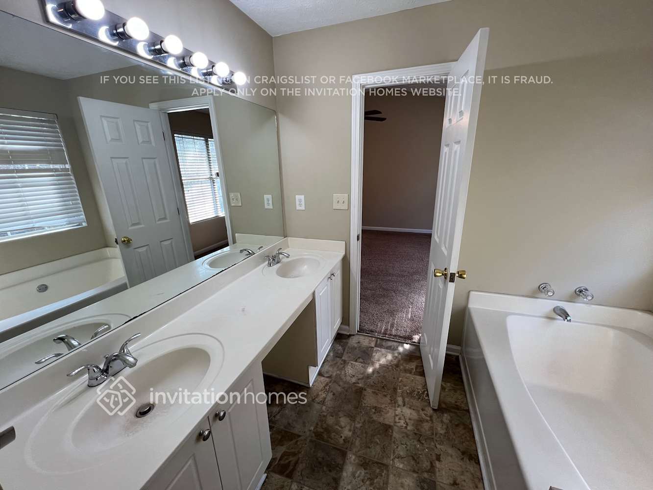 Building Photo - 842 Stonebridge Crescent