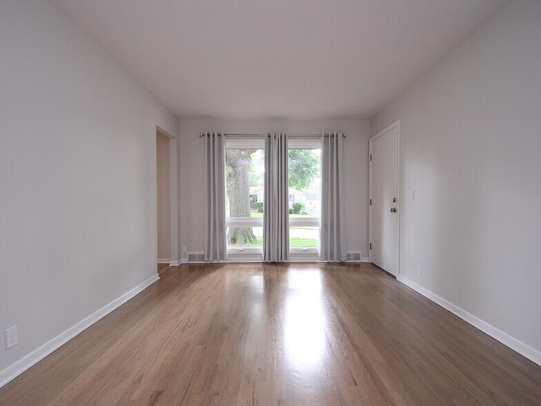 Building Photo - 3334 S 82nd St