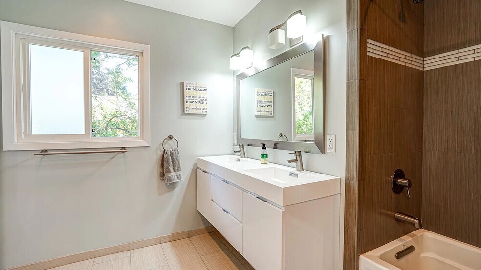 Bathroom #1 connected to master bedroom - 1415 Butterfield Rd