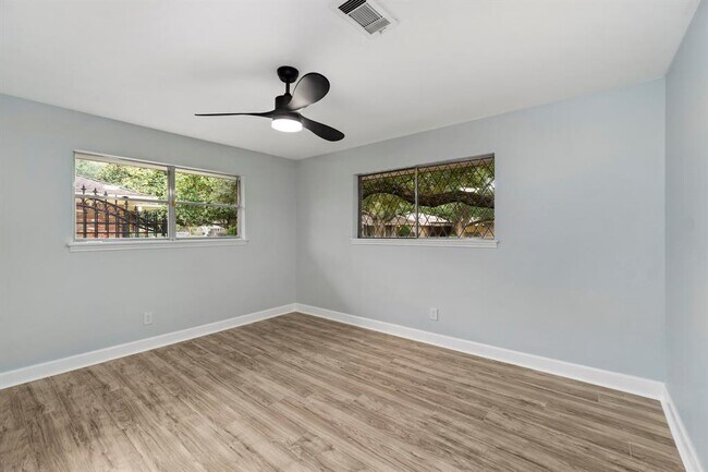Building Photo - 5338 Rutherglenn Dr