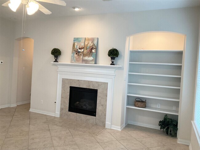 Building Photo - 6 Dragon Hill Pl