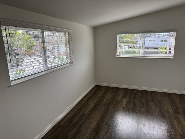 296 16th Place, Costa Mesa, Ca. 92627 Apt B - 296 16th Pl