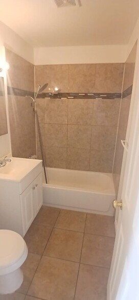 Building Photo - 2022 Castleberry Ln