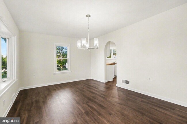 Building Photo - 105 Oak Hill Dr