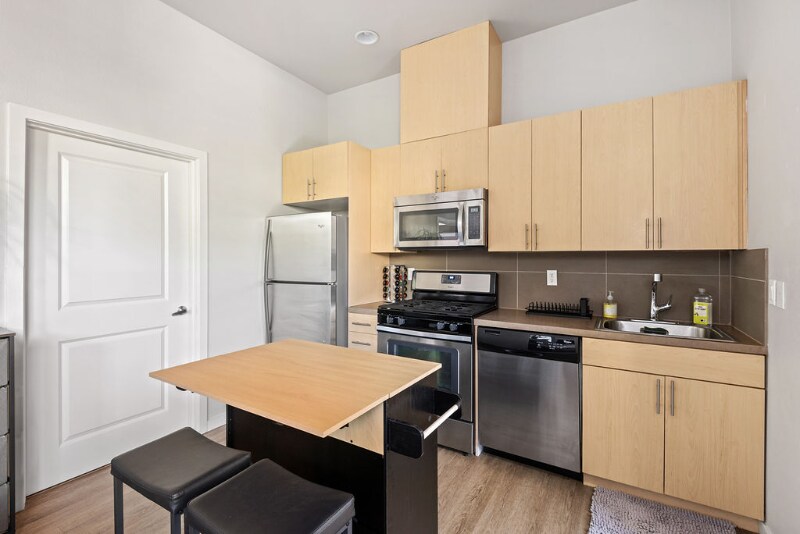 Building Photo - 1607 NW Davis St