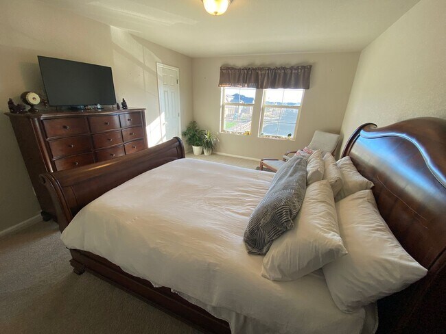 Building Photo - 4 Bed 4 Bathroom Home in Banning Lewis With Fished Basement!!