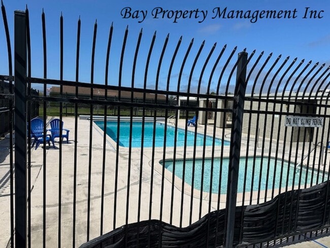 Building Photo - Charming 3-Bedroom Townhouse in Los Olivos...