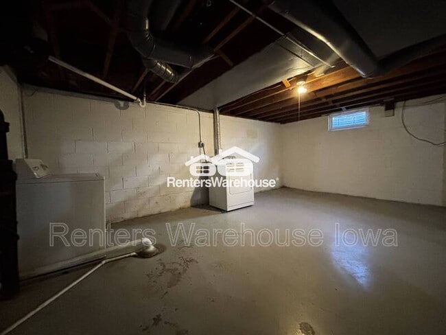 Building Photo - 1145 65th St