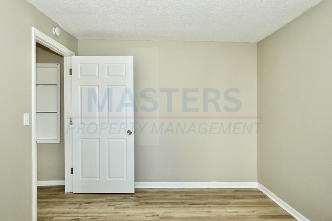 Building Photo - 2163 Hoops Dr