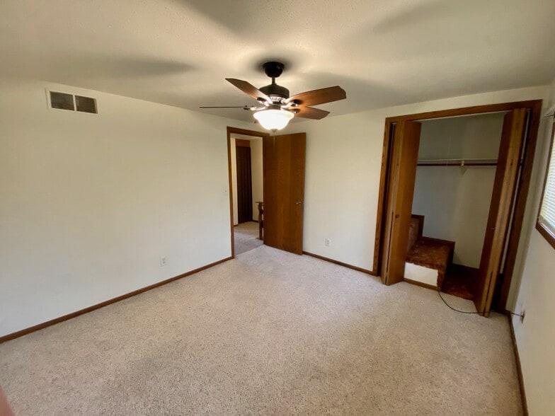 Building Photo - 610 12th Ave S