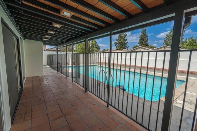 Building Photo - Single-Story 3-Bedroom Pool Home with RV P...