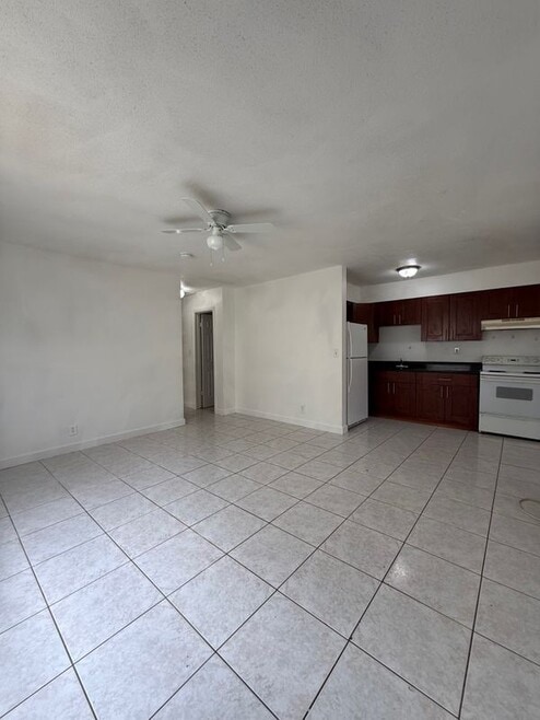 Building Photo - 5211 NW 17th Ct