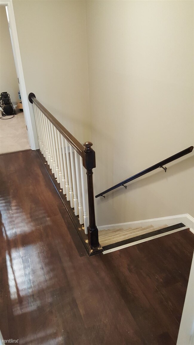 Building Photo - 2 br, 1.5 bath Condo - 6301 New Market