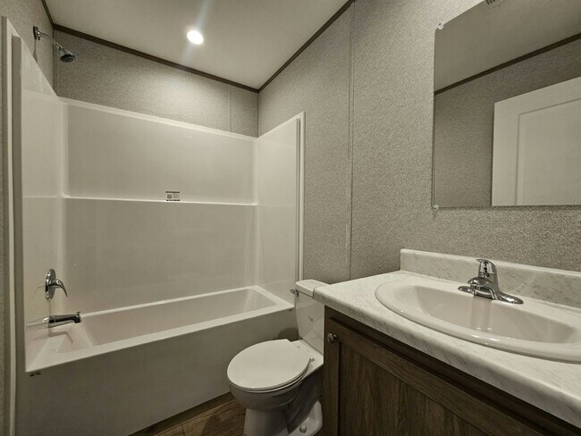 Building Photo - 491 Suwanee Dr
