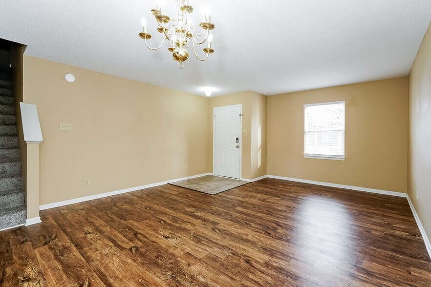 Building Photo - 2044 Southernwood Ln