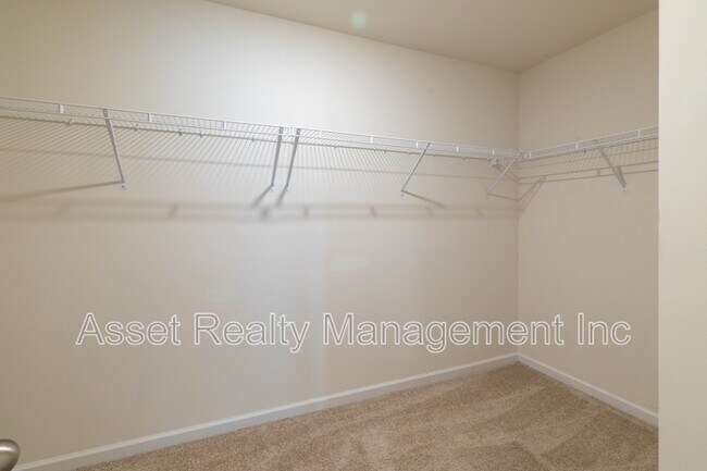 Building Photo - 4714 Willow Bluff Cir