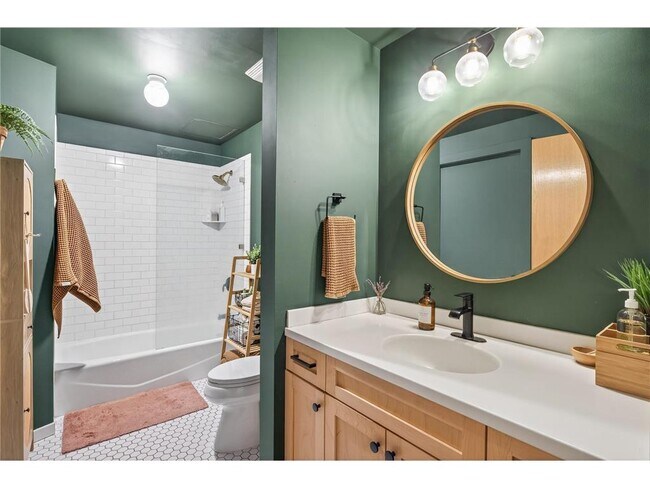 Building Photo - 404 N Washington Ave