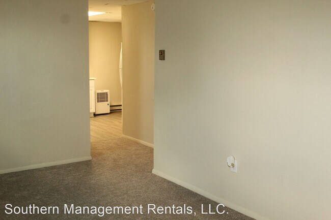 Building Photo - 2 br, 1 bath House - 641 W Broadway  unit 3