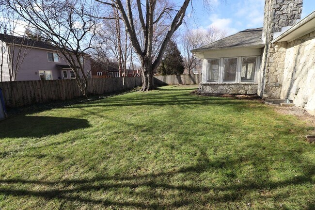 Building Photo - Beautiful Home on Cul-de-Sac with Large Fe...