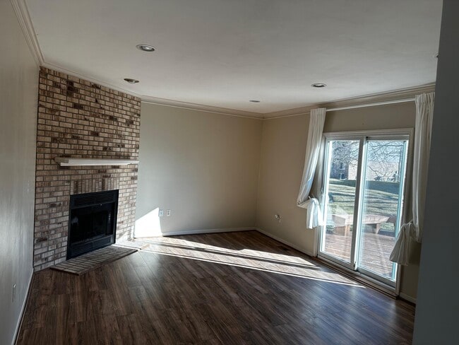 Building Photo - 41507 Simcoe Dr
