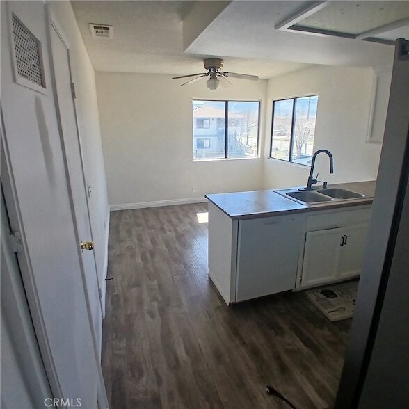 Building Photo - 509 E Ave Q-2