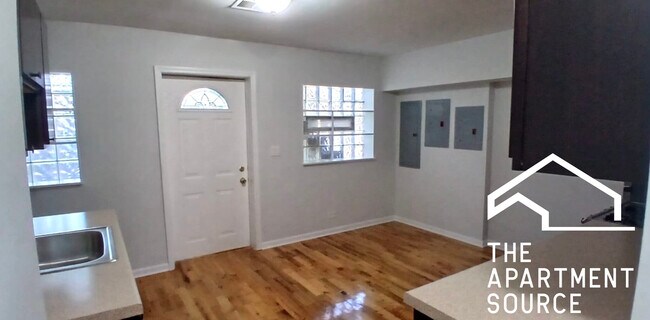 Building Photo - 4642 N Francisco Ave