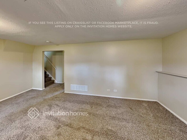 Building Photo - 6899 Meadowbrook Ln