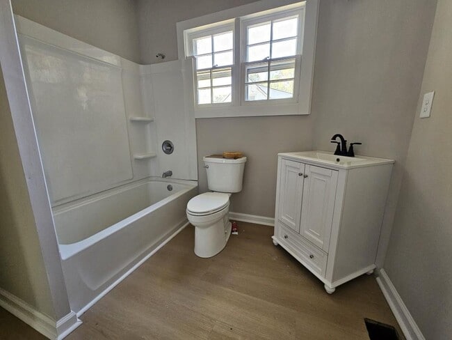 Building Photo - 1120 Morningside Dr