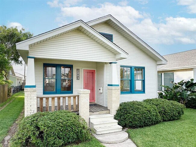 Building Photo - 4120 Avenue S 1/2