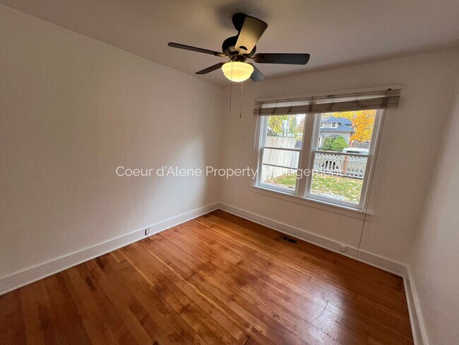 Building Photo - 2 bed house in incredible location!