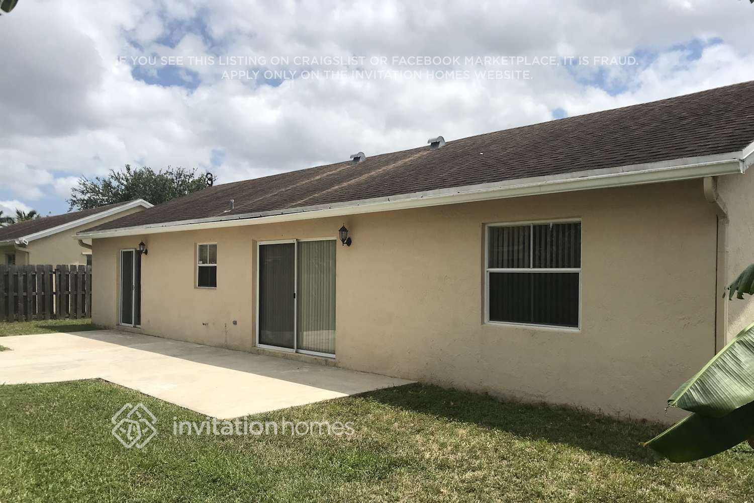 Building Photo - 9507 NW 52nd Manor