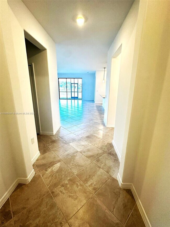 Building Photo - 15004 Palamos Cir