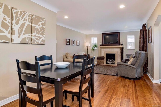 Building Photo - Gorgeous Home in Great Neighborhood! Licen...