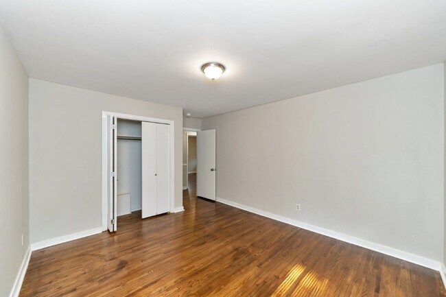 Building Photo - Available Now! Updated 3BR/2BA with Luxuri...