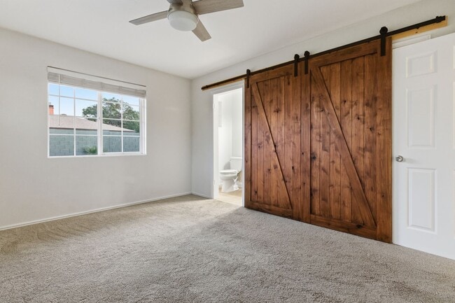 Building Photo - 1901 N 48th Pl