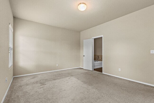 Building Photo - Beautiful home Located in desirable west Fayetteville neighborhood with playground