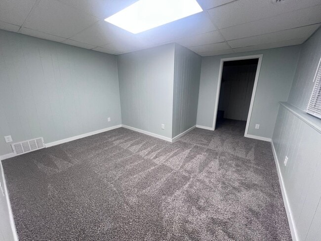 Building Photo - Rockford Schools!  4-Bedroom Duplex