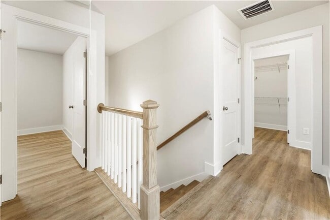 Building Photo - 3 bedroom/2.5 bath Like New in Forsyth Cou...