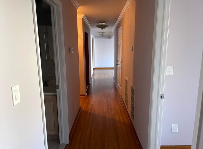 Building Photo - 18 Willow Wood Ct