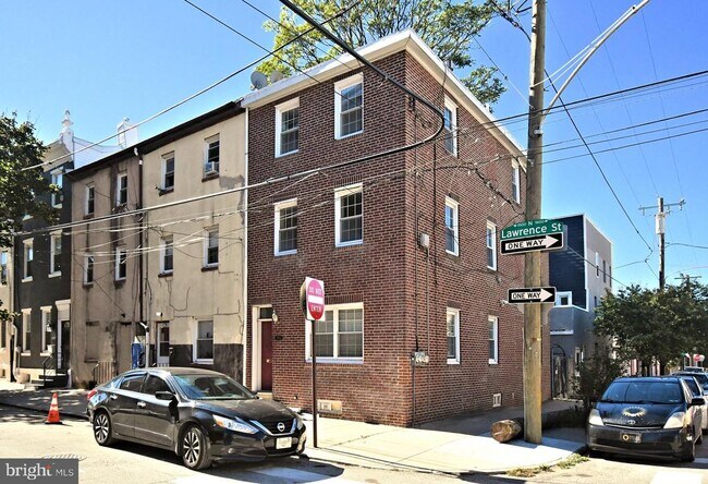 Primary Photo - 1554 N Lawrence St